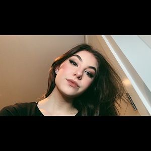 Meet your Posher, Ava